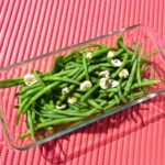 Green beans marinated in garlic