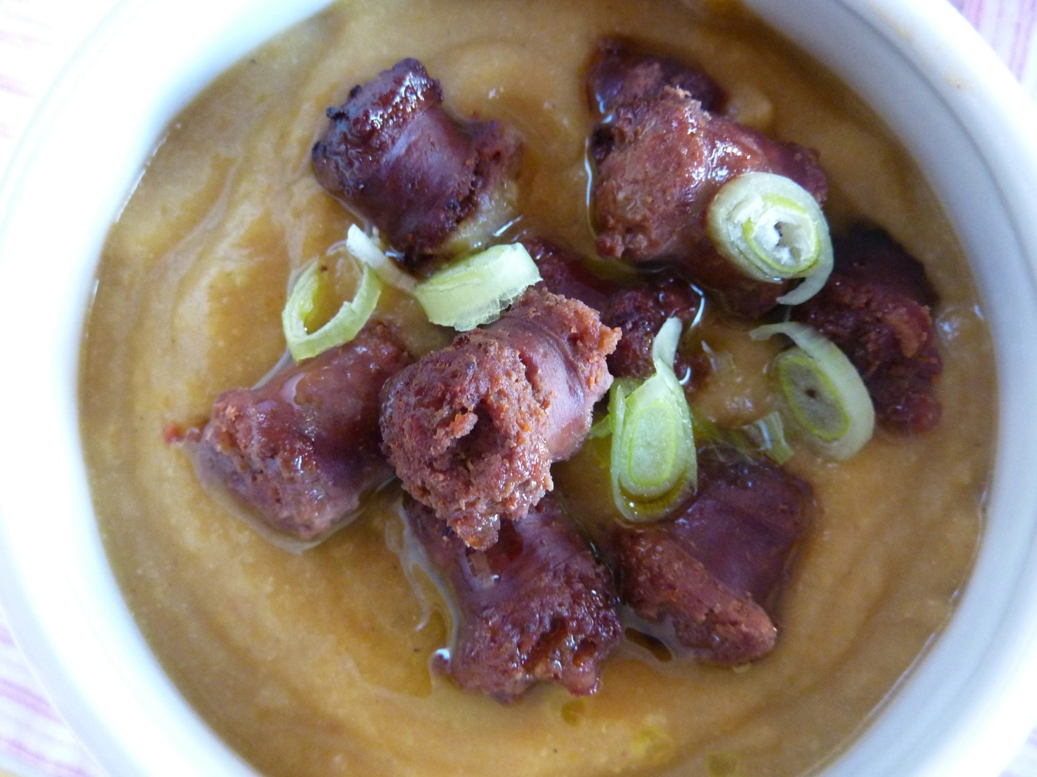 vegetables soup with spicy merguez