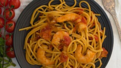 Pasta with prawns and cherry tomatoes