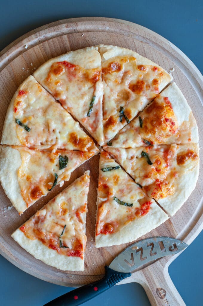 pizza margherita on a cutting board