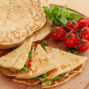 Piadina filled with stracchino and rocket