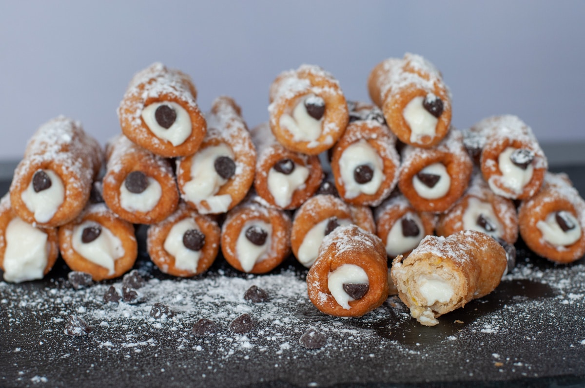 cannoli filled with ricotta cream and chocolate chips