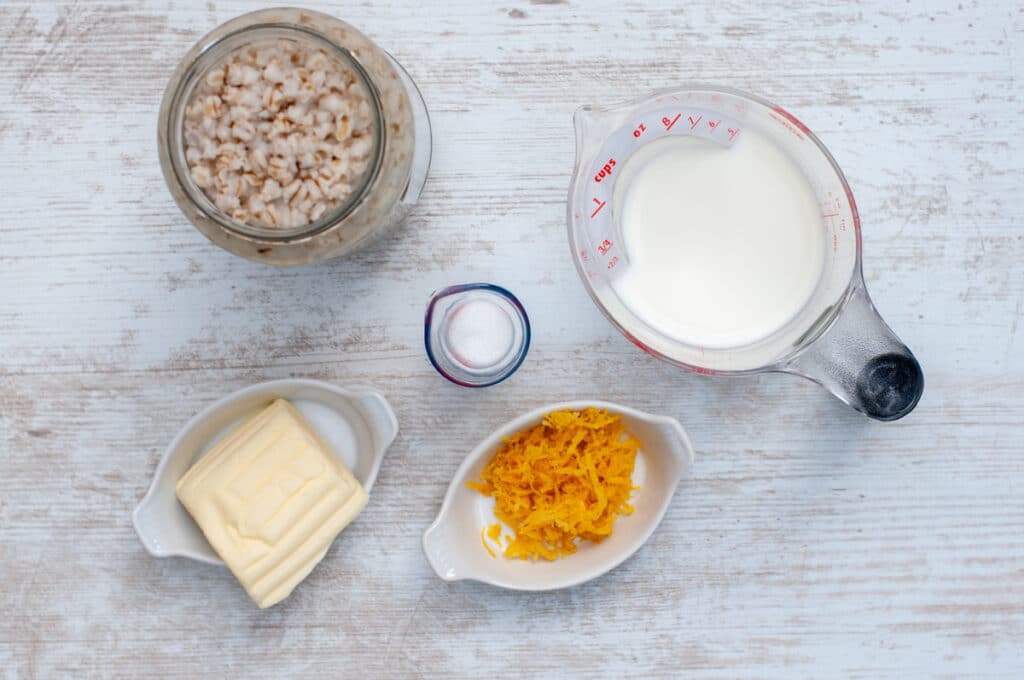 Ingredients for preparing the wheat of the pastiera