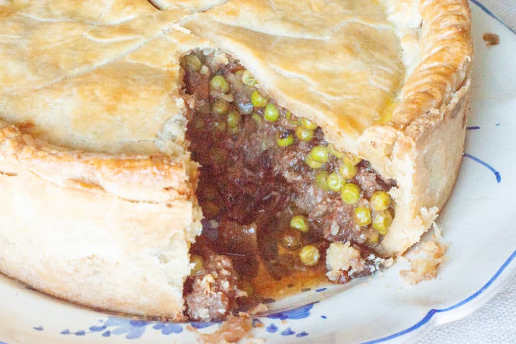 old fashion beef pot pie with pastry bottom