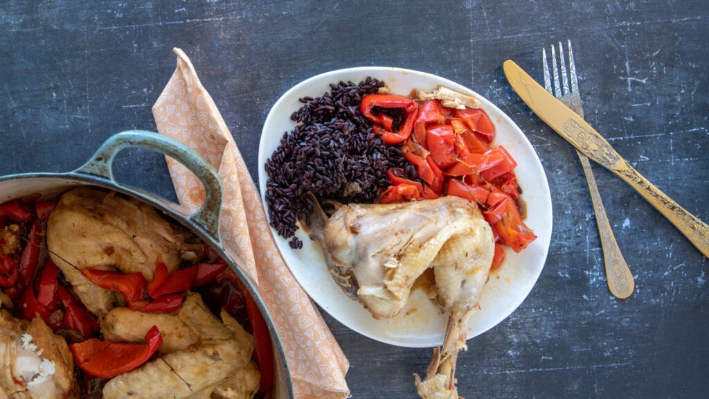 chicken with peppers served with black rice