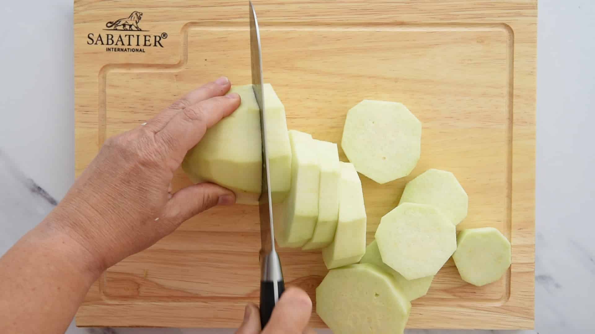 peel and cut the eggplants into slices