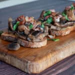 Mushroom bruschetta with bacon