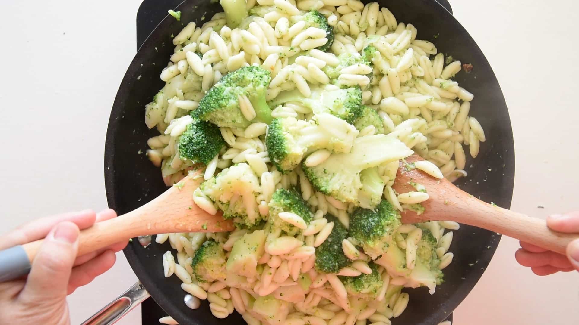 Add the cavatelli to the broccoli