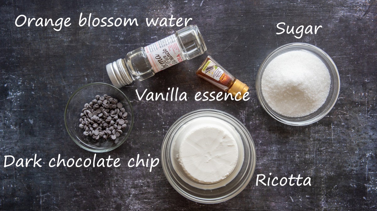 Ingredients for ricotta cream filling with names