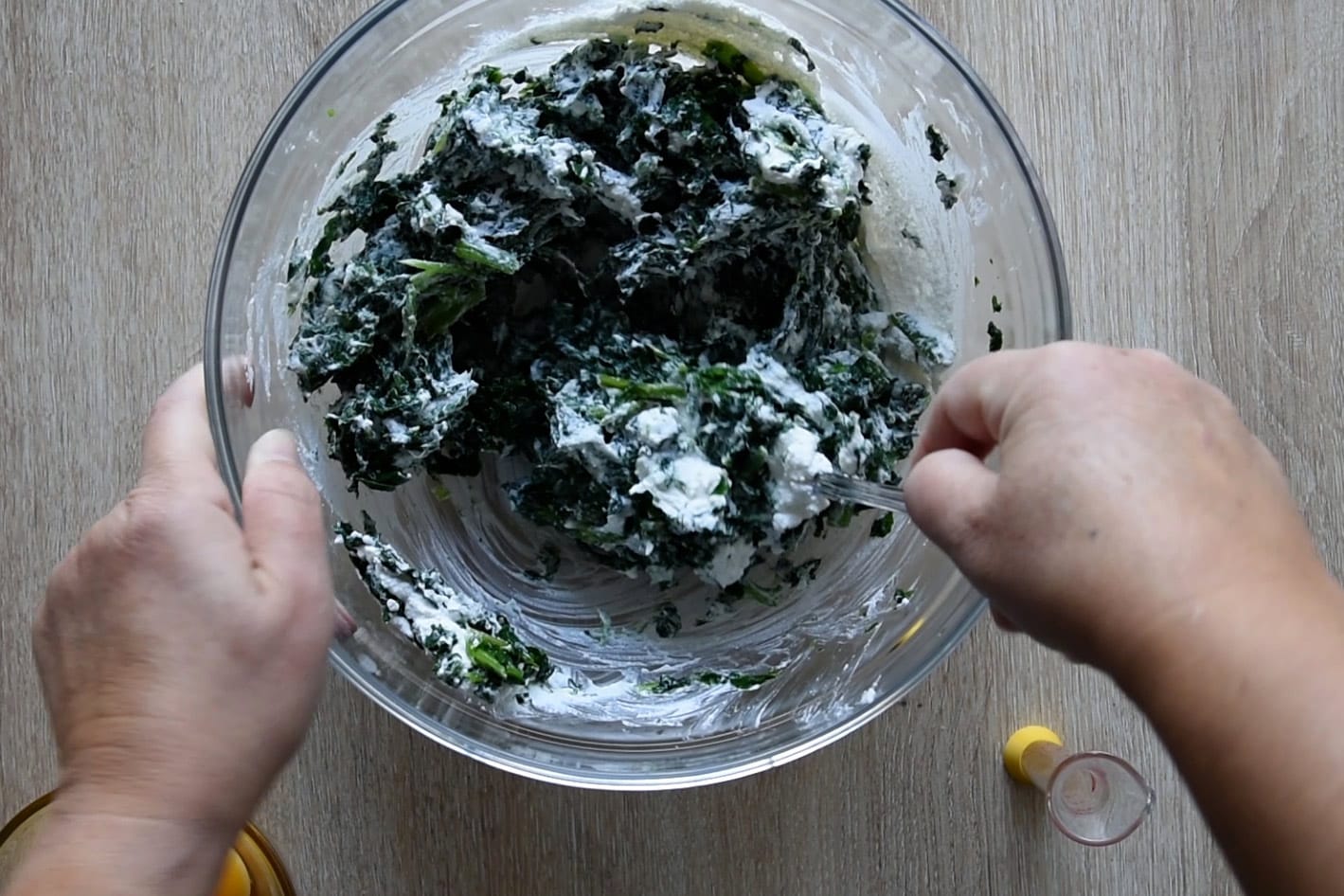 Mixing the ricotta with the spinach