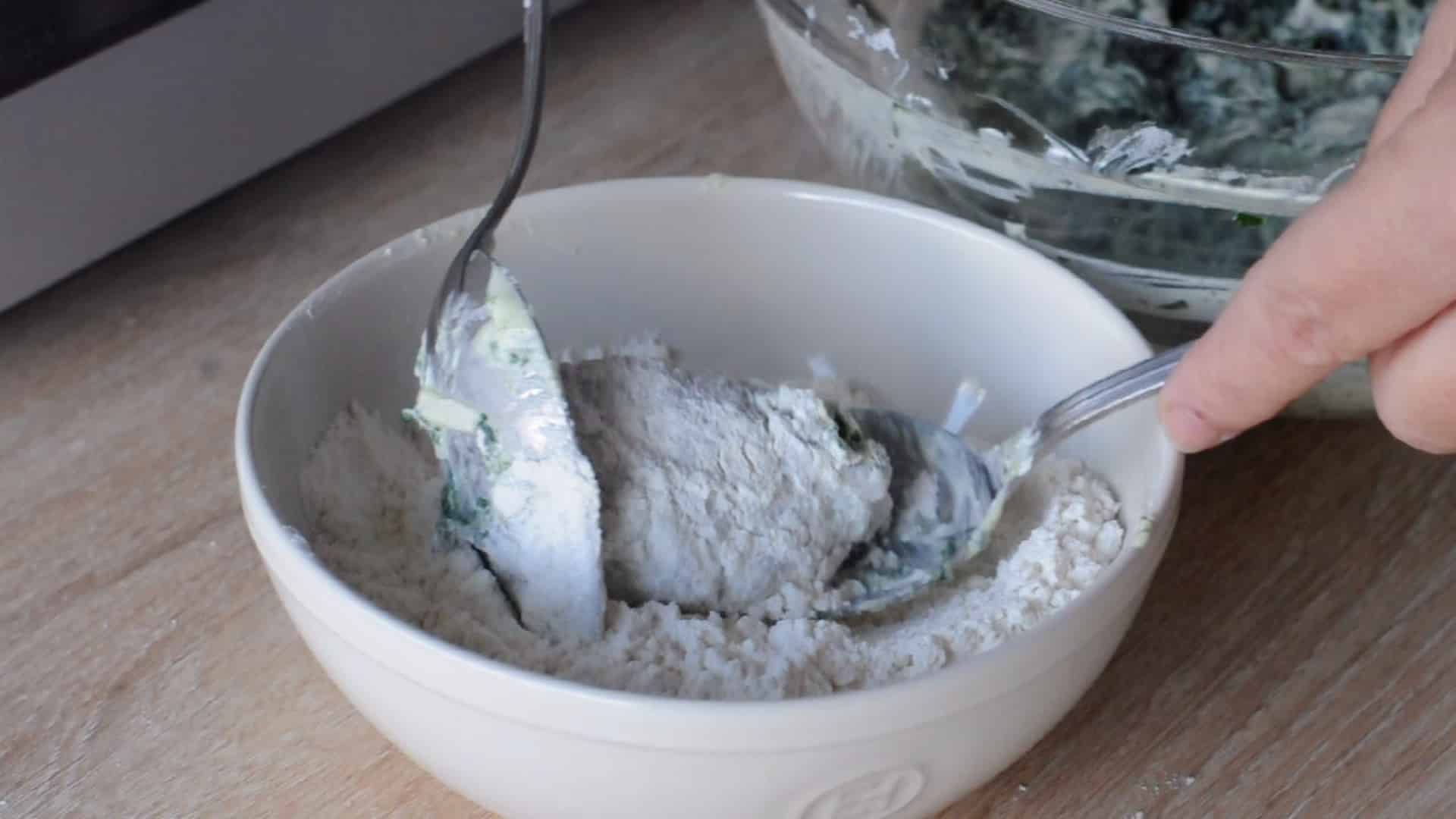 Coating the gnudi with flour