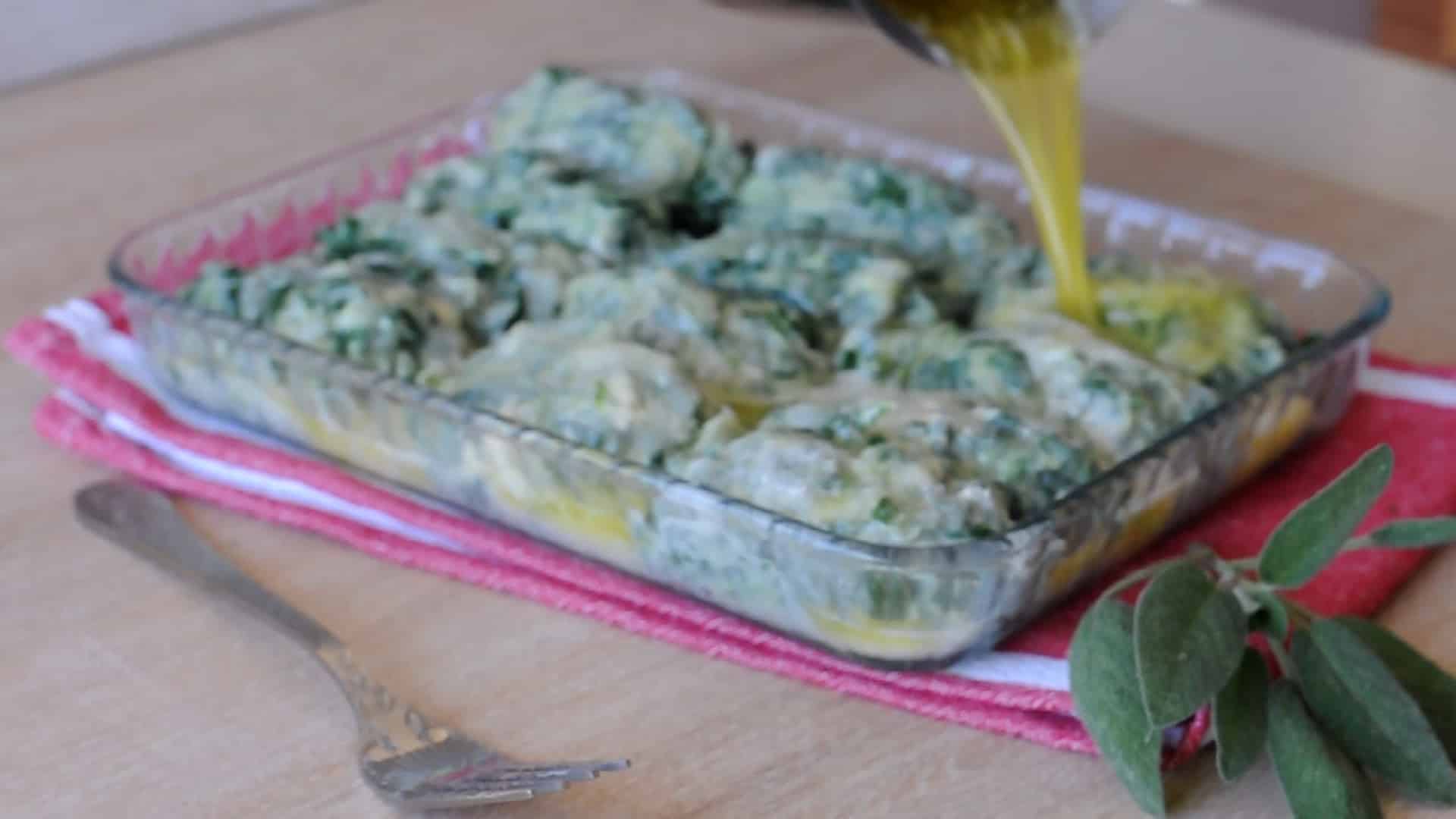 Pouring melted butter over the gnudi