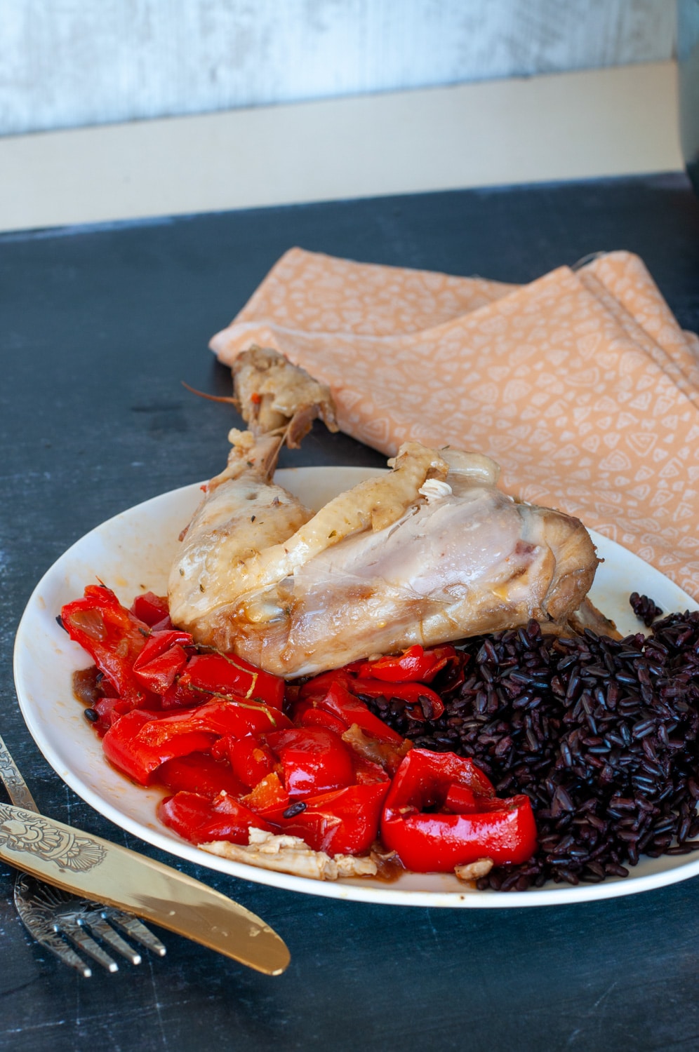 Chicken with peppers served with black rice
