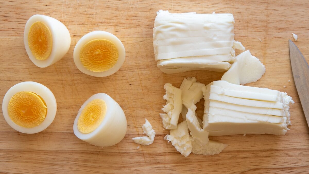 mozzarella and boiled eggs cut into thin slices