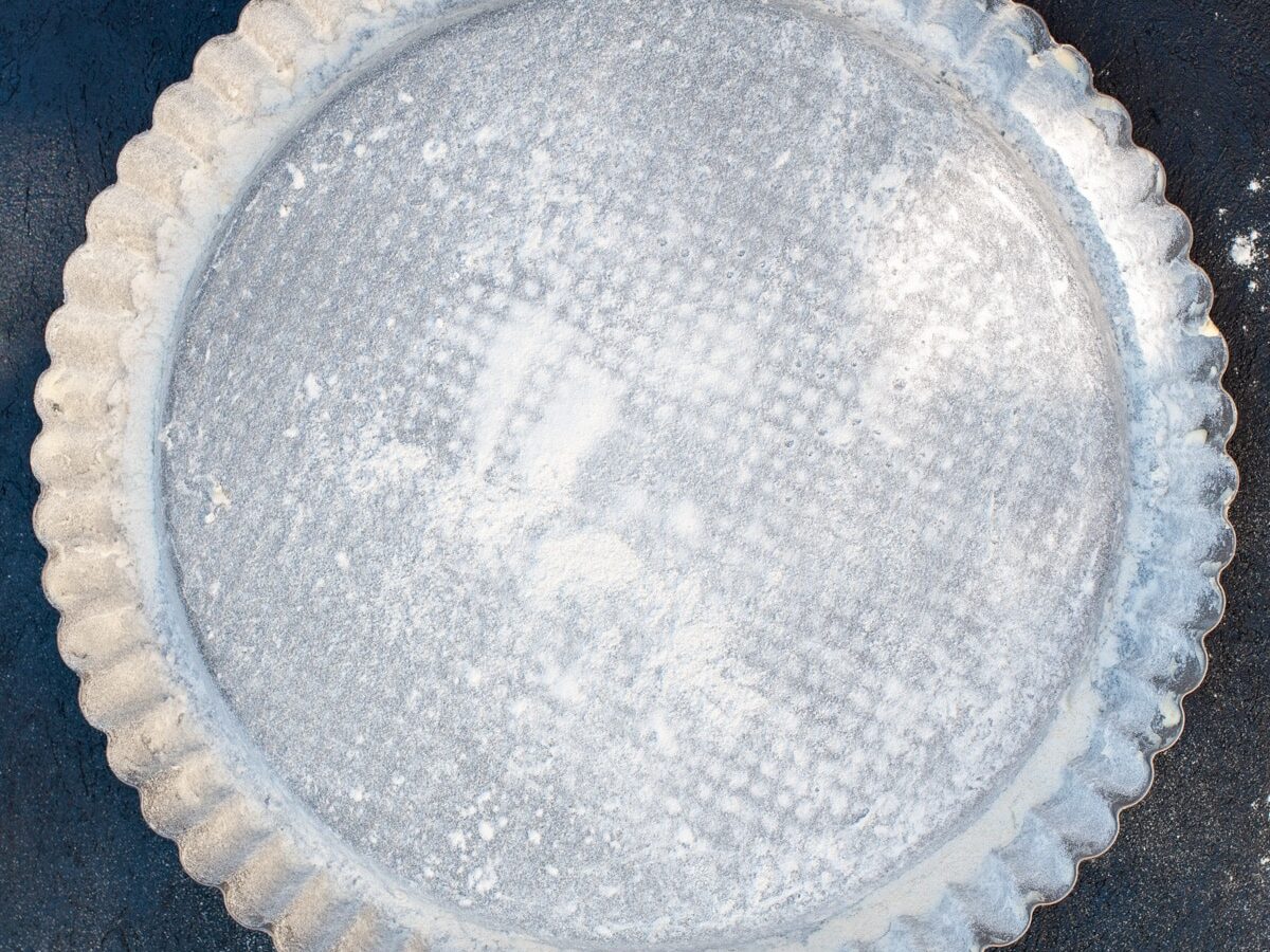 coat with butter and flour the tart pan