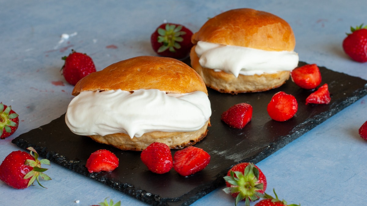 Maritozzi Recipe Roman sweet buns with whipped cream
