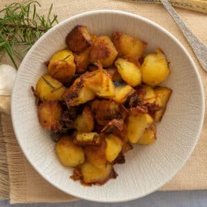 Easy Crispy Italian Roasted Potatoes Recipe