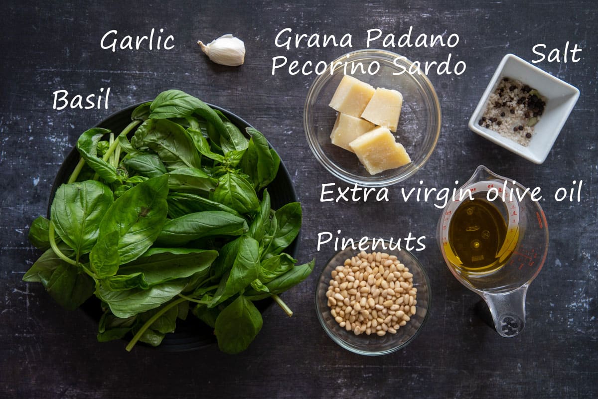 Ingredients for the pesto genovese