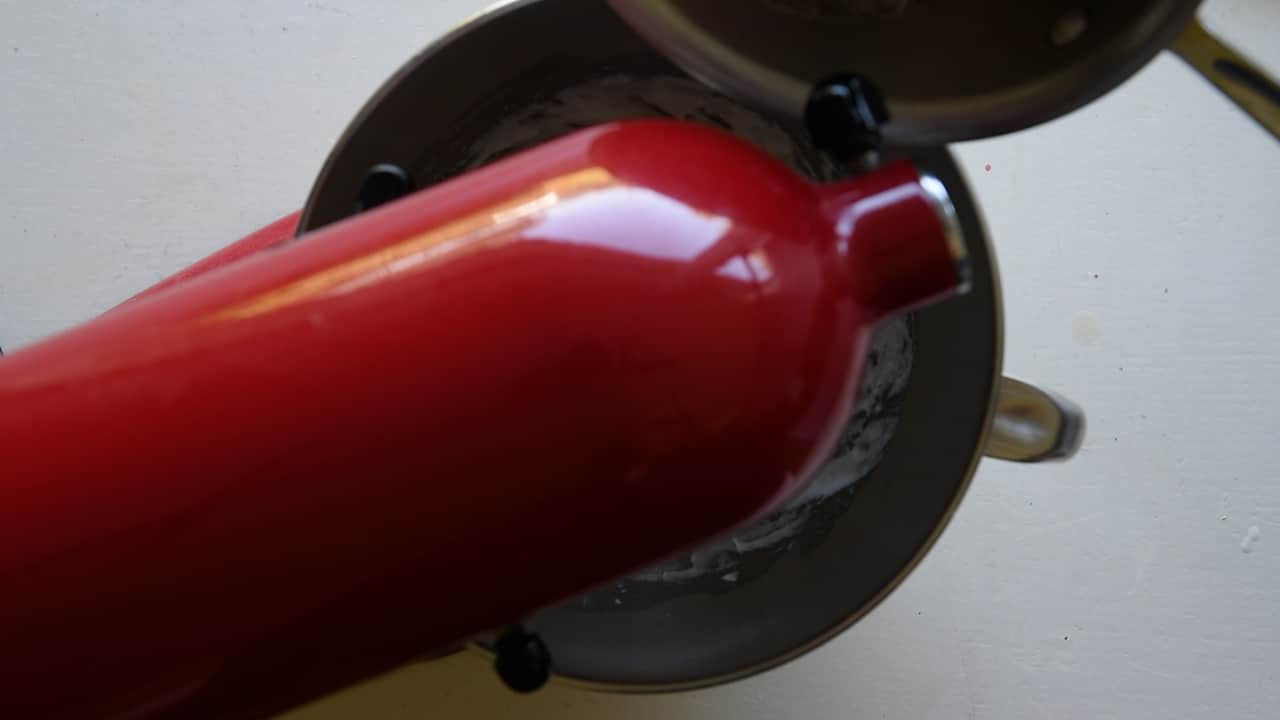 add the syrup to the white eggs