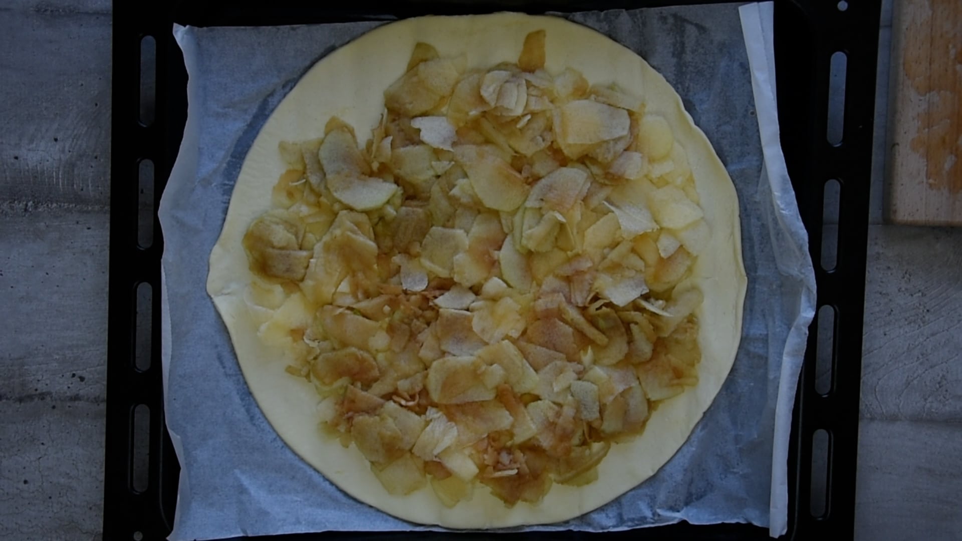 Spread the apples over the dough
