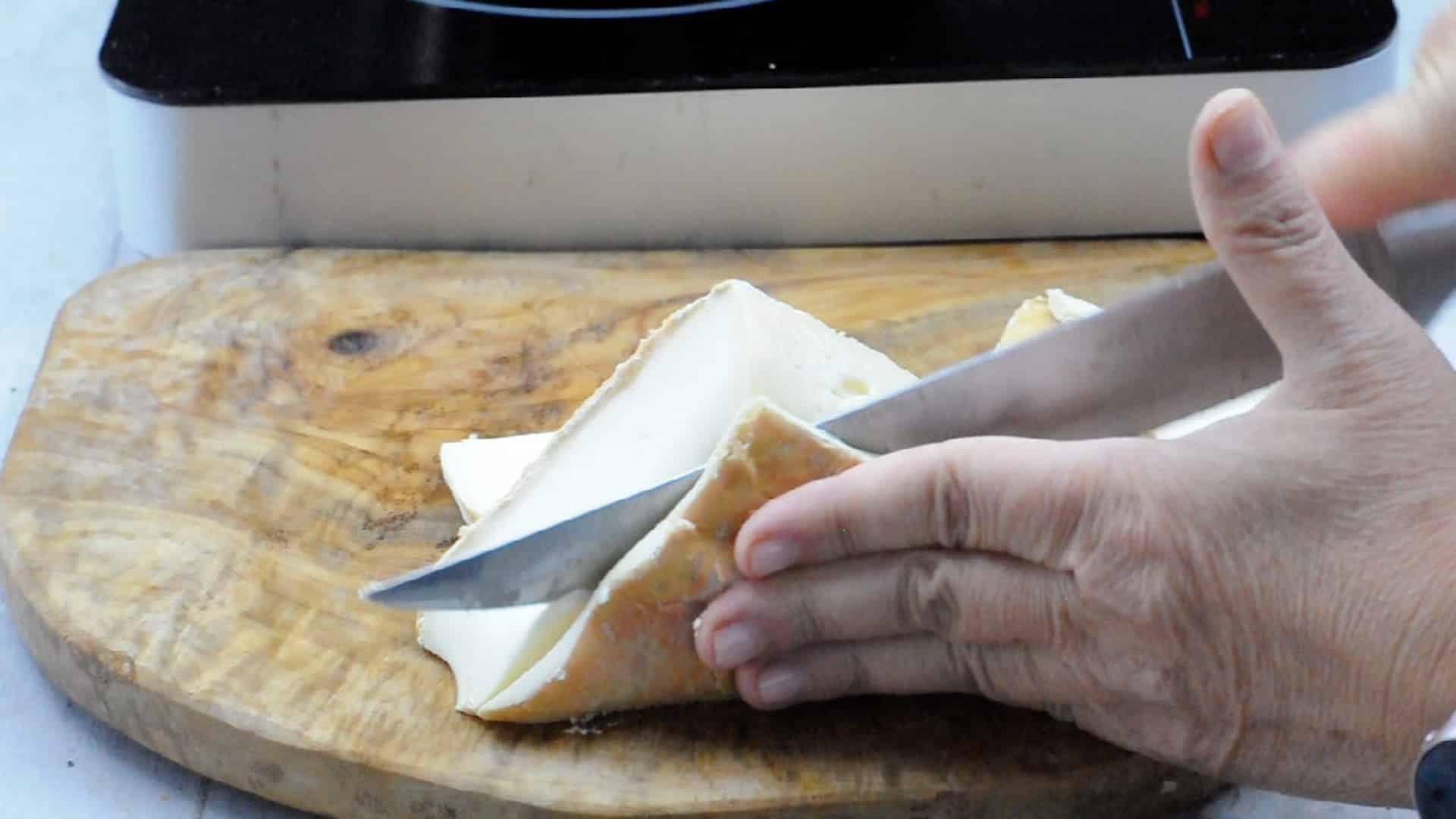 Remove the rind of the taleggio and cut into cubes