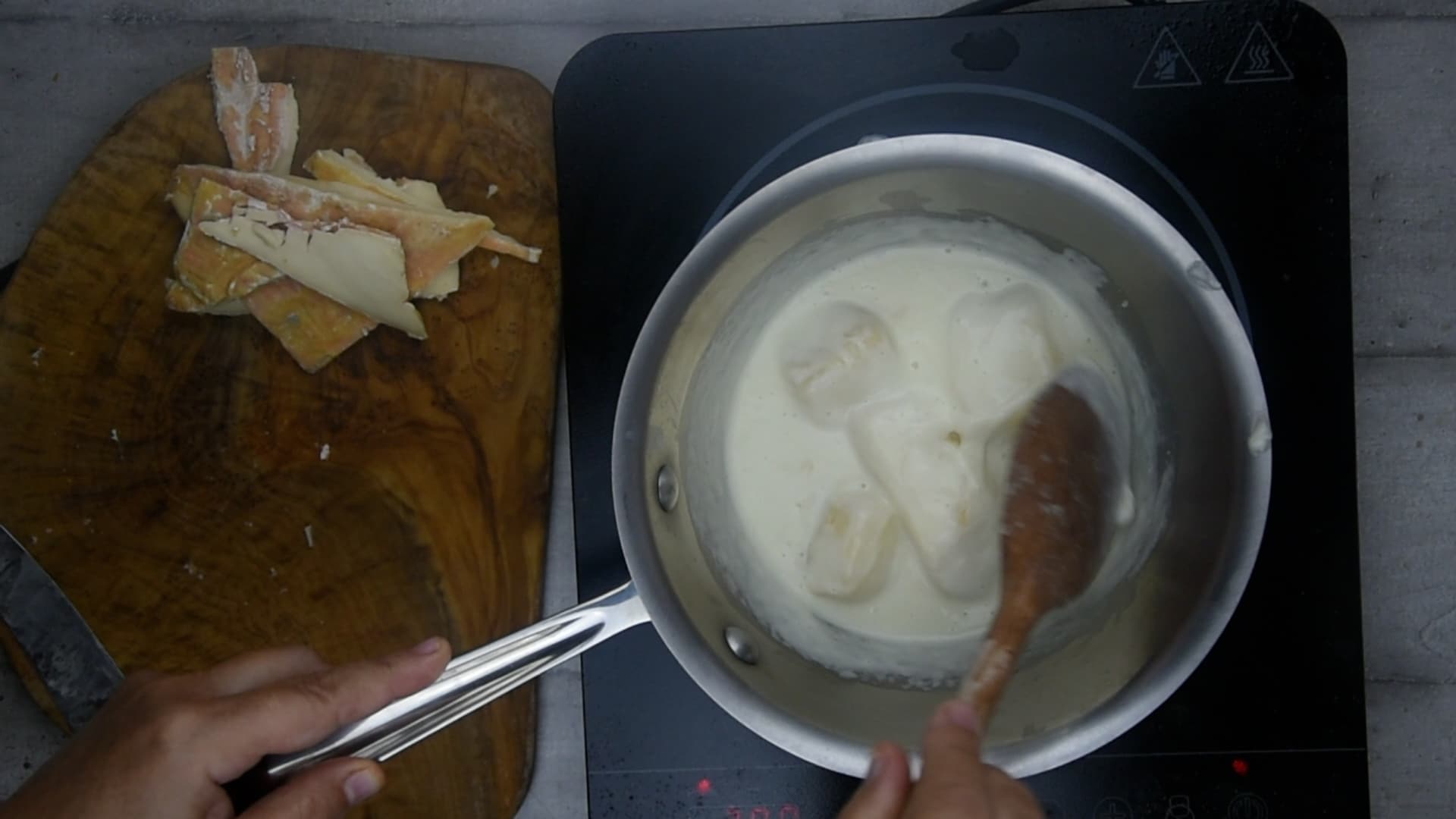 Melt the cheese with the milk