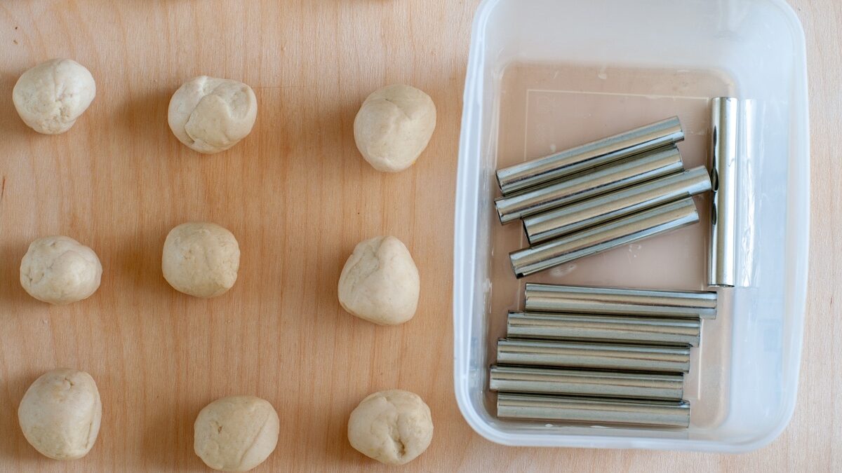 coat the tubes into oil