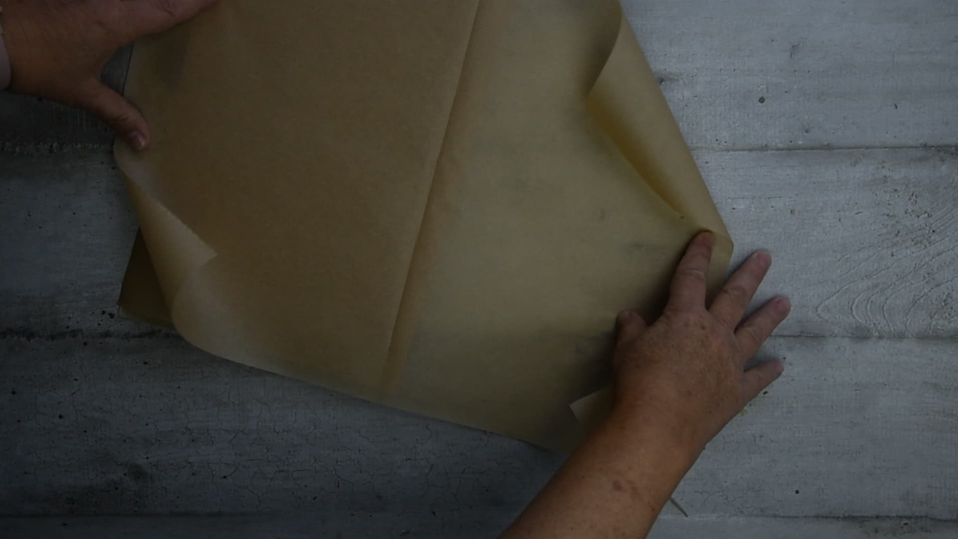 Cut the parchement paper