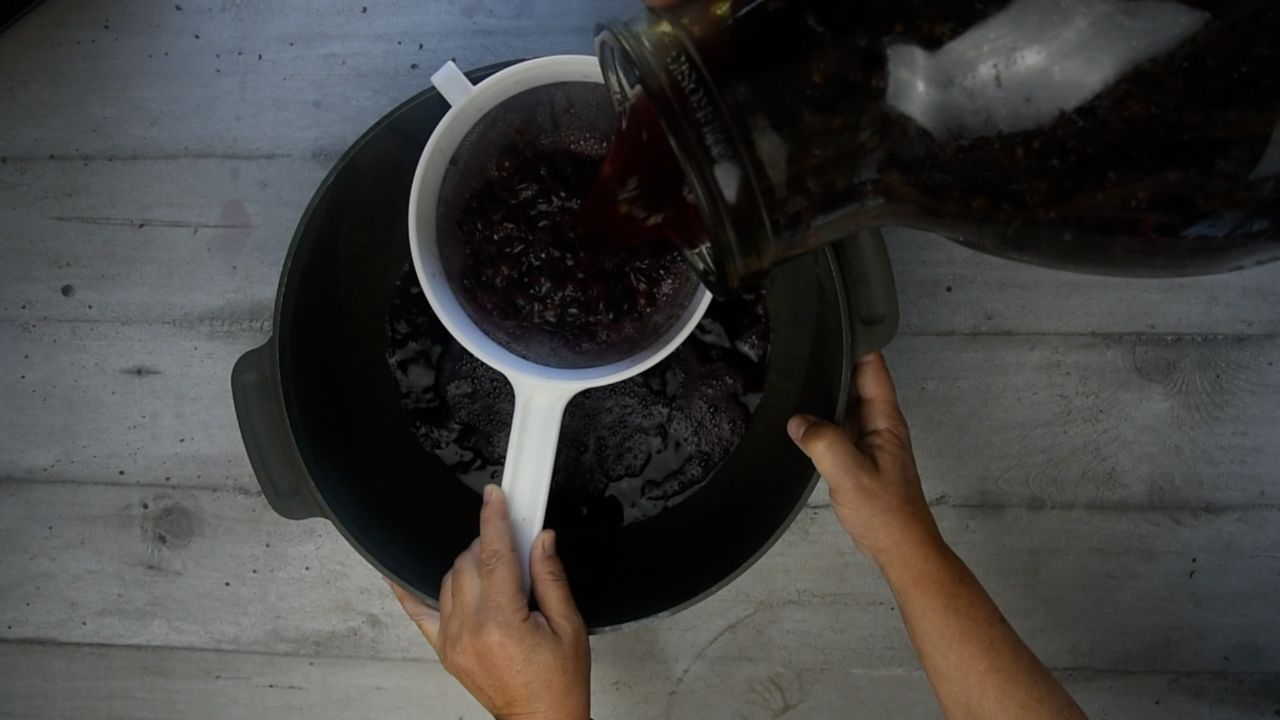 Filtering the skin from the fragolino wine