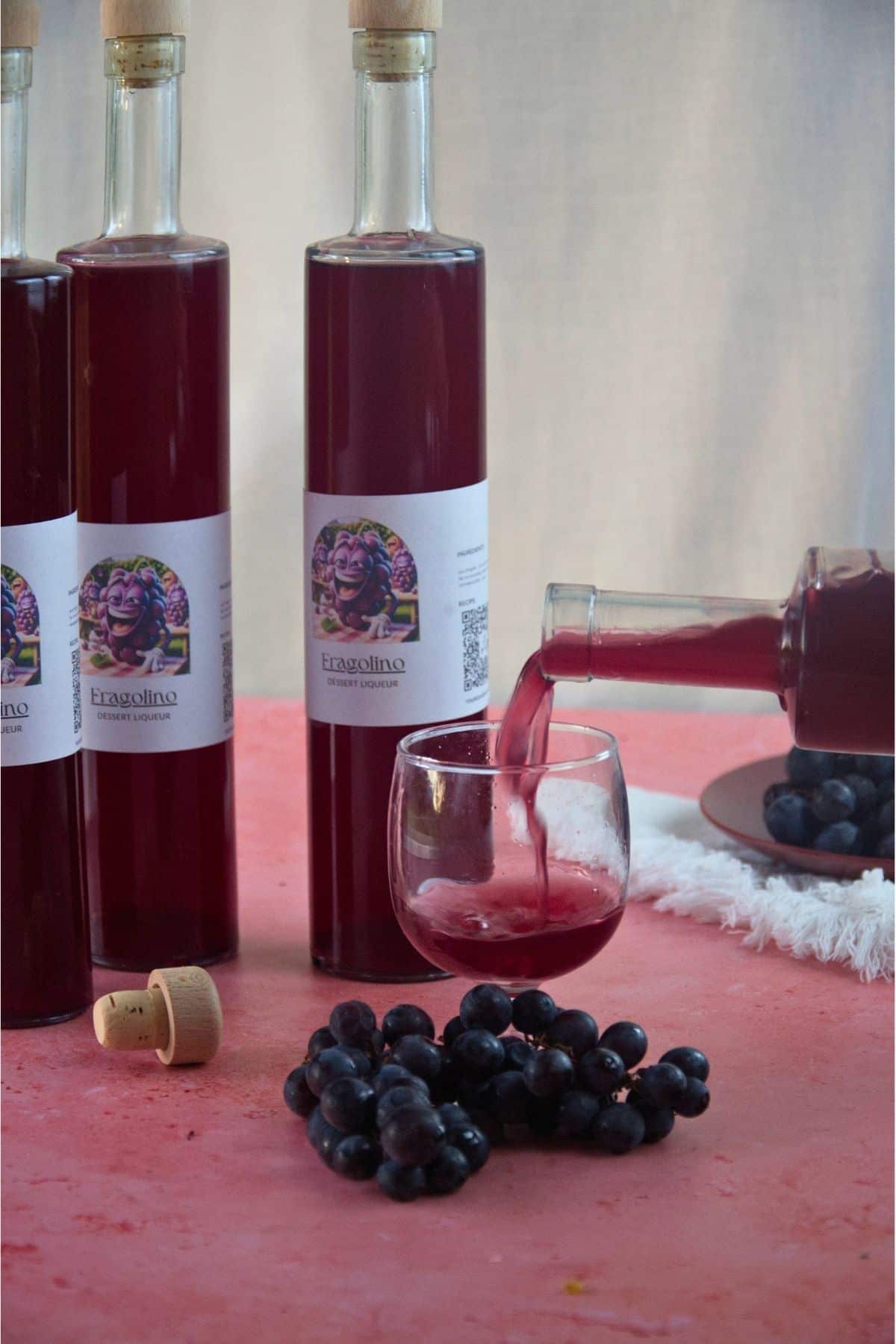 Fragolino wine with customized lables