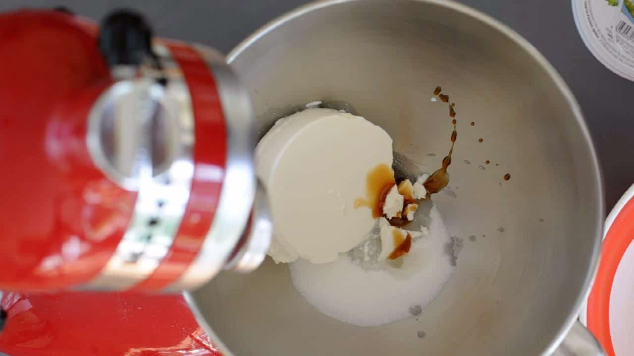 mix the ricotta with the sugar and the essence