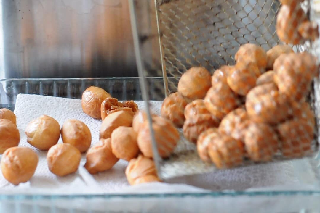 place on a kitchen paper to absorb the oil