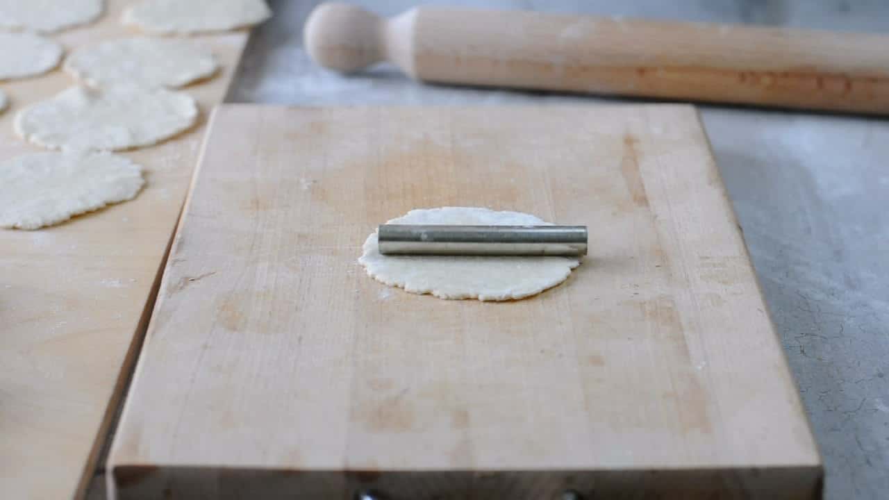 Same diameter as the cannoli tube