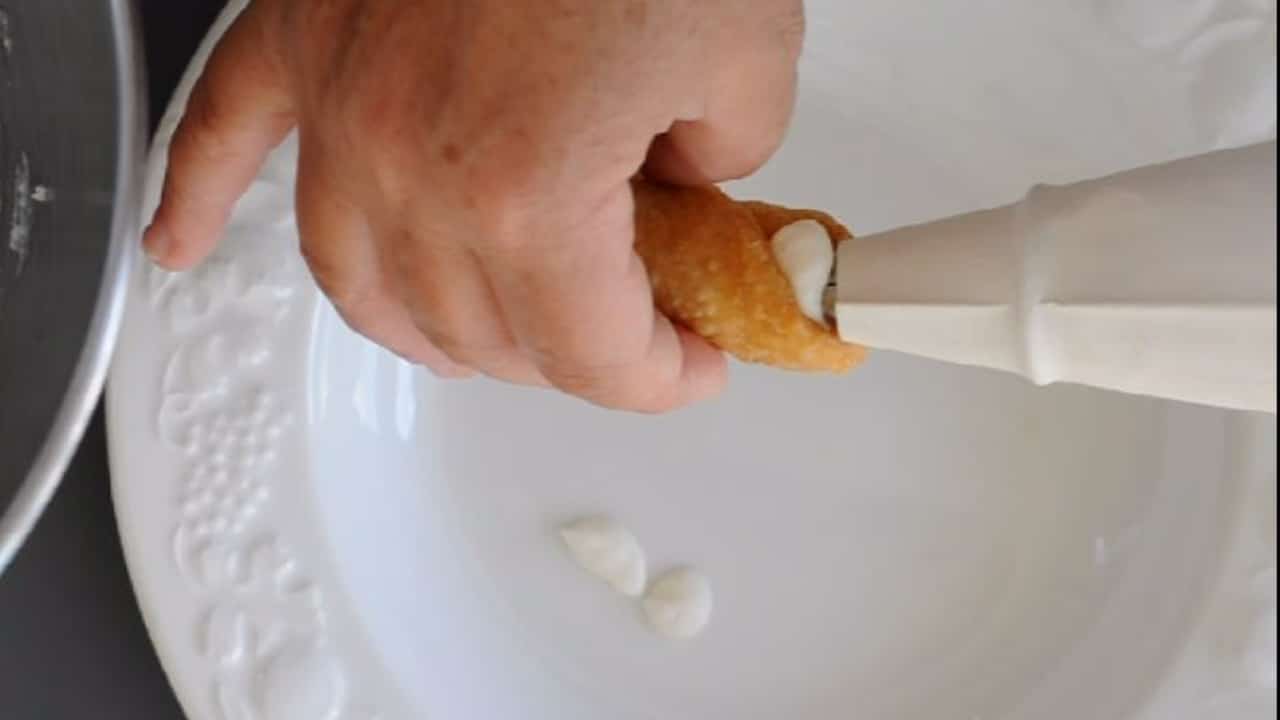 Pipe the filling on each side