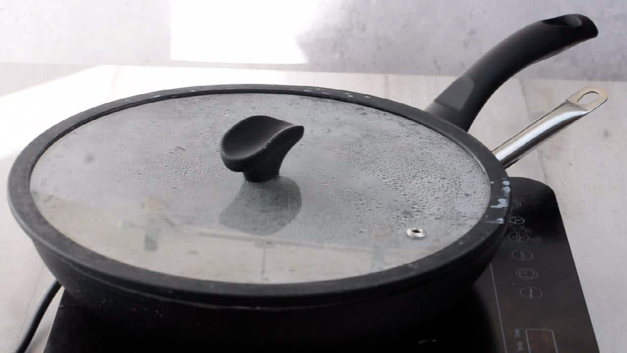 Add the mussels and cover