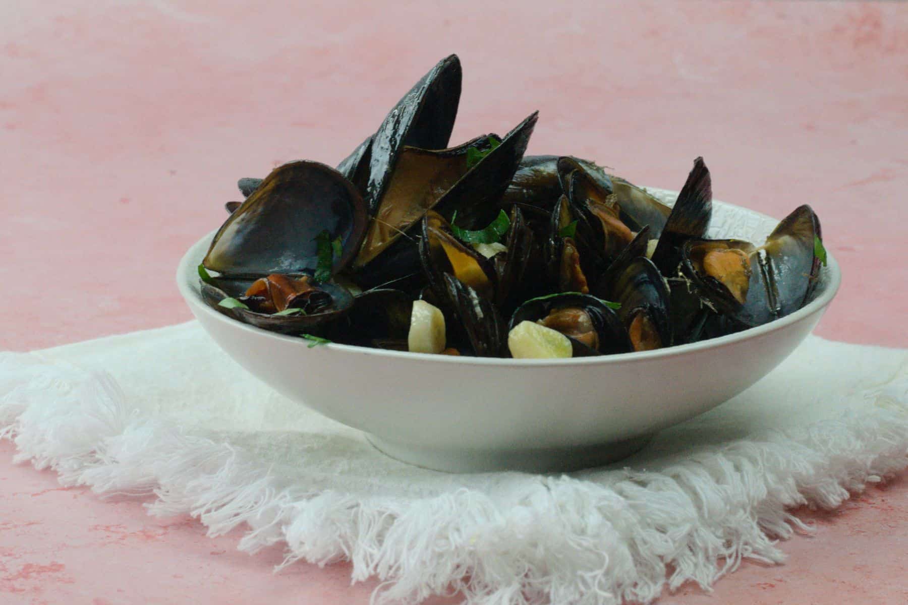cozze alla marinara served on plate