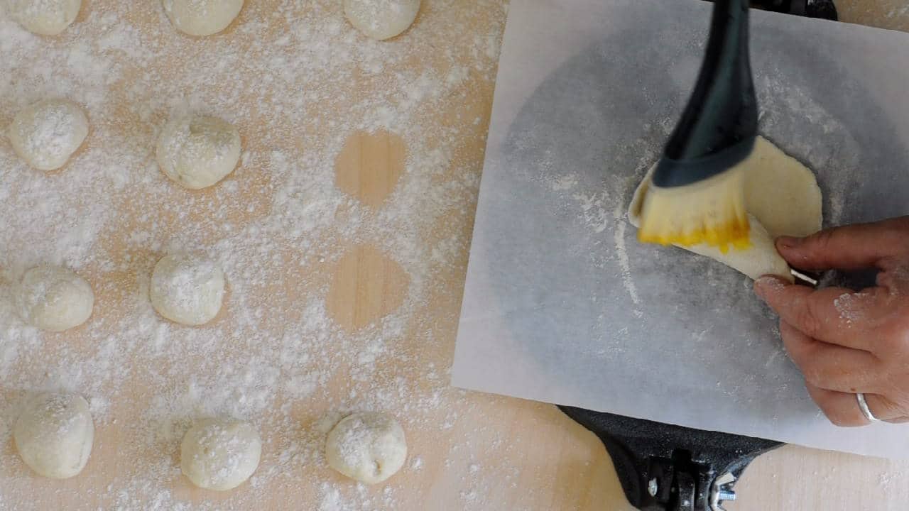 brush the edge with egg