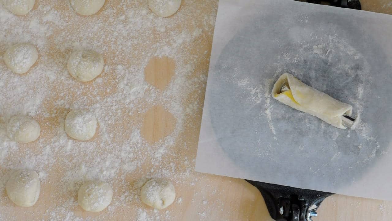 roll it and close the circle