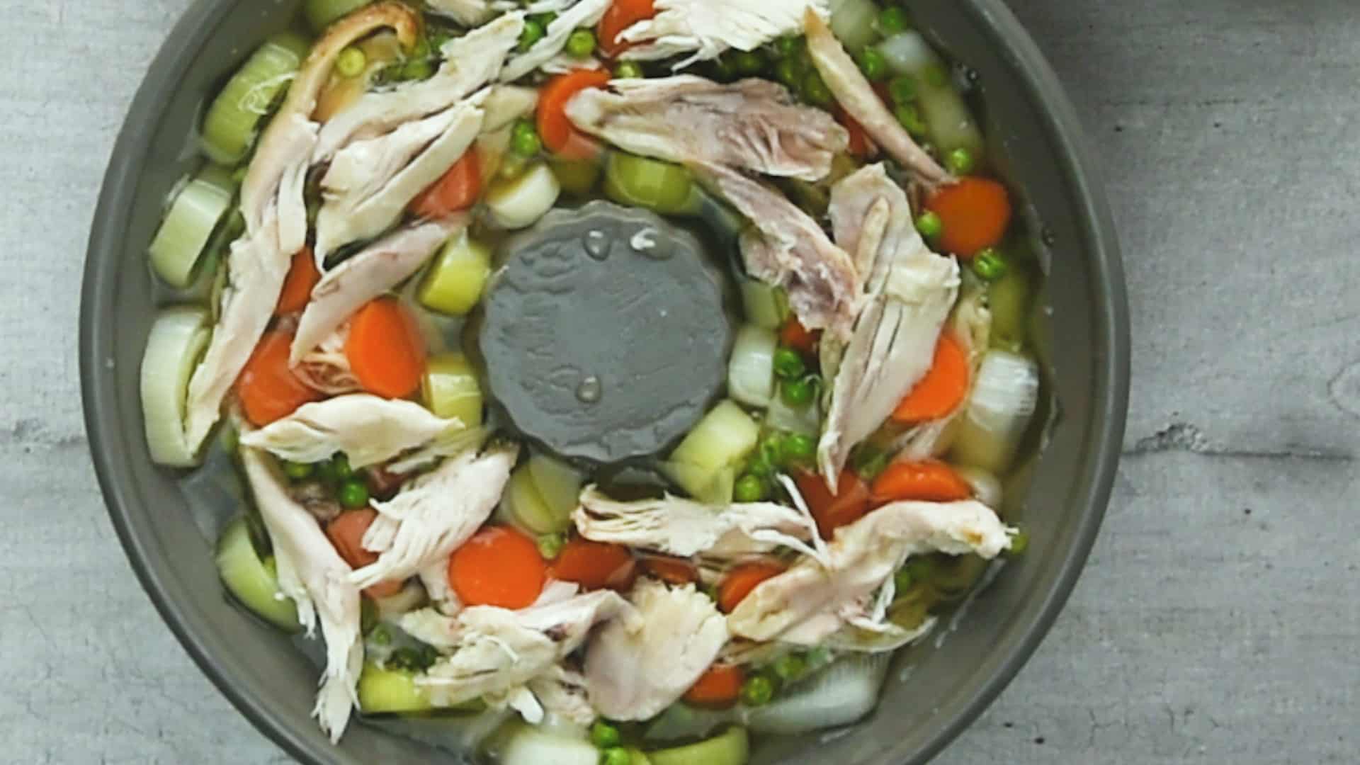 Finish by making a circle with the leeks around the edge