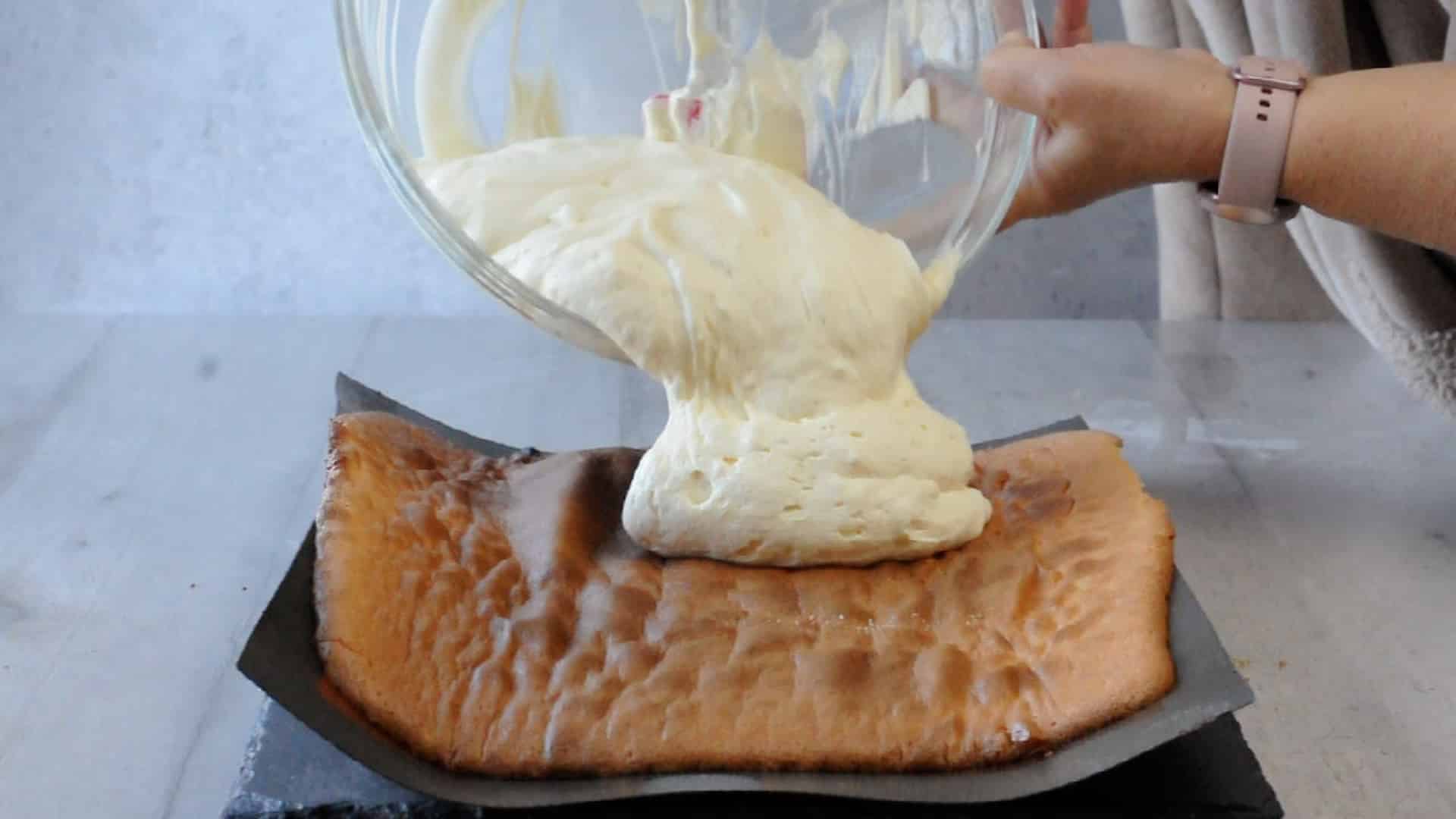 spread the mascarpone cream evenly