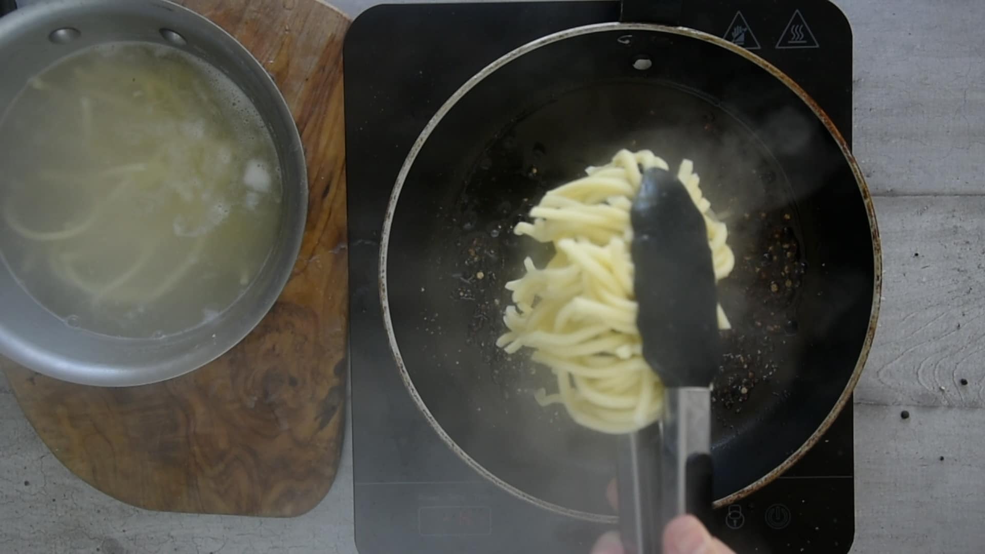 Place the pasta in the pan with the pepper