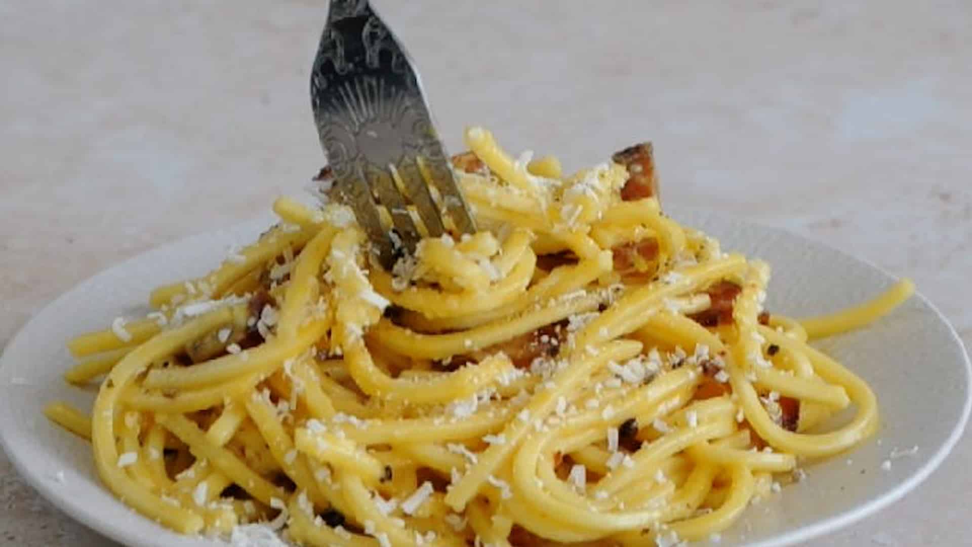 Carbonara served on a plate
