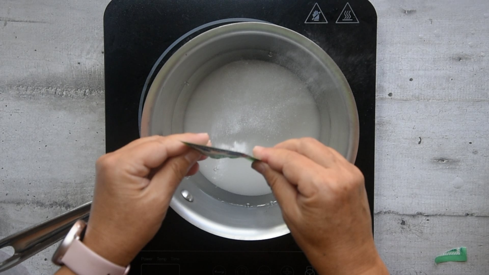 Mix sugar and water