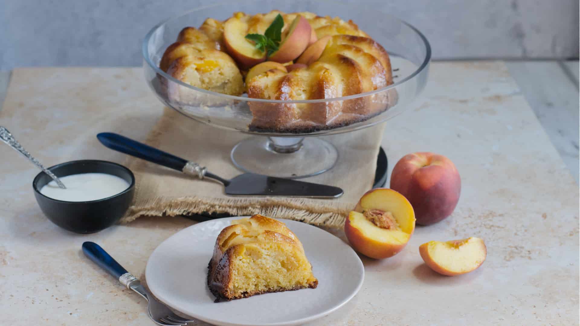 Peach cake served with yogurt