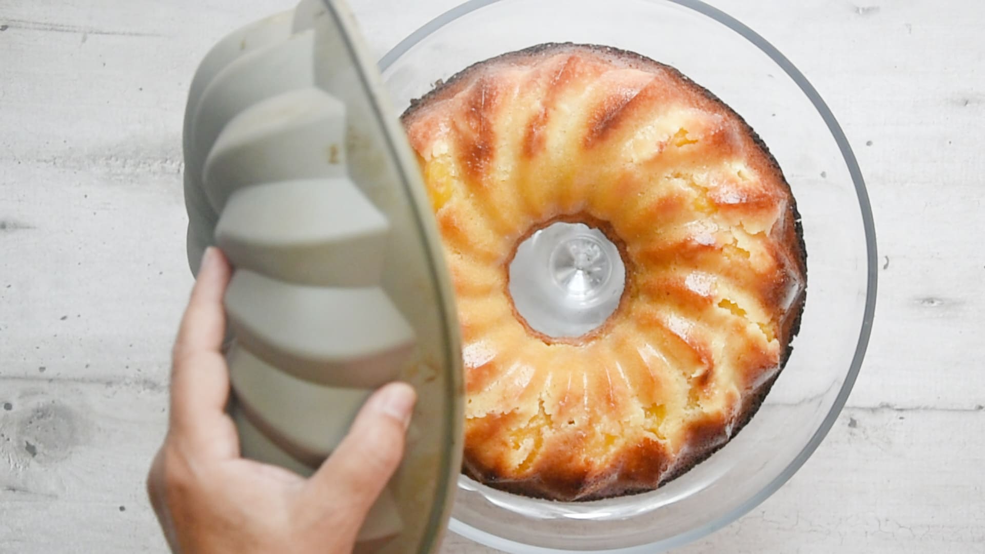 Unmold the cake
