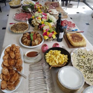 Dinner table buffet