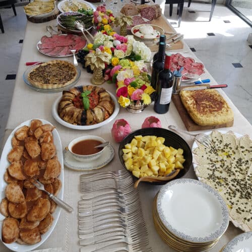 Dinner table buffet